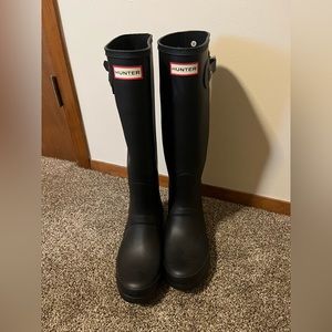 HUNTER BOOTS; BLACK RAIN BOOTS WOMENS SIZE 9 NEW PERFECT CONDITION